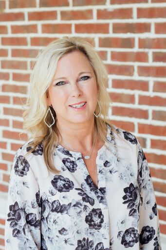 Lynette Hart Headshot